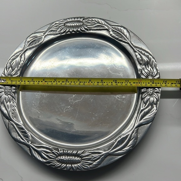 Vintage Pewter Sunflower Plate 1990s Made in Mexico 13 ½ “ diameter model 4432 - Picture 7 of 12